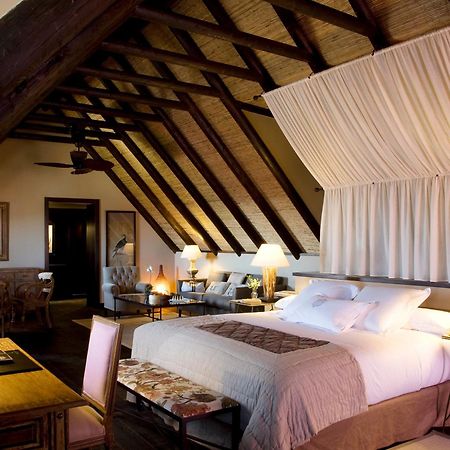 Asia Gardens Hotel & Thai Spa, A Royal Hideaway Hotel Finestrat Ngoại thất bức ảnh A suite at the Four Seasons Hotel