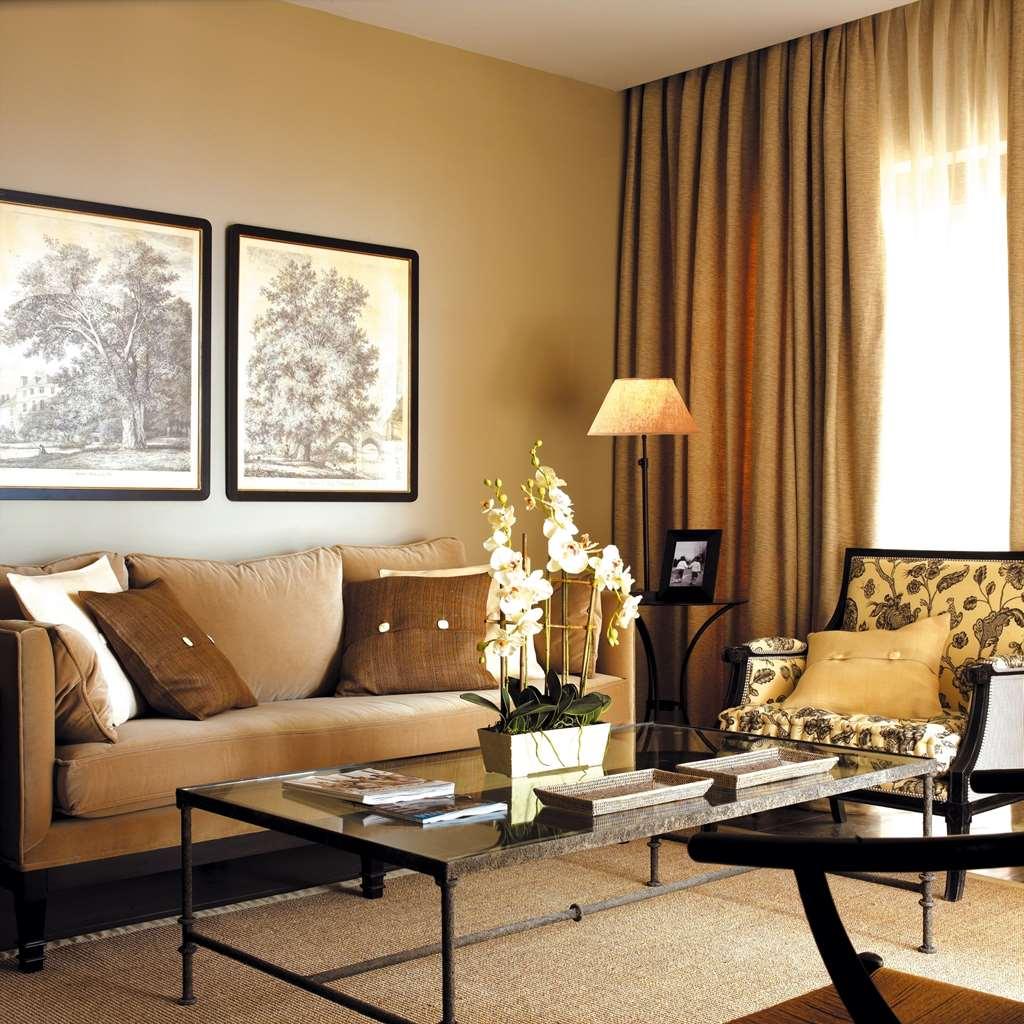 Asia Gardens Hotel & Thai Spa, A Royal Hideaway Hotel Finestrat Phòng bức ảnh A living room