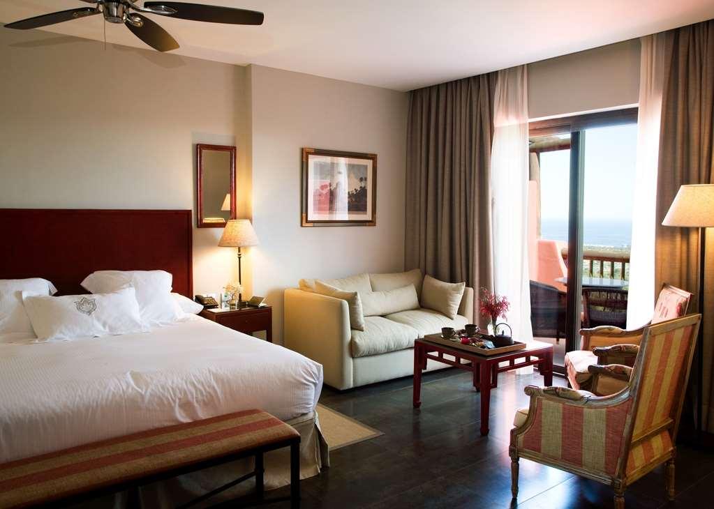 Asia Gardens Hotel & Thai Spa, A Royal Hideaway Hotel Finestrat Phòng bức ảnh A room at the Hotel