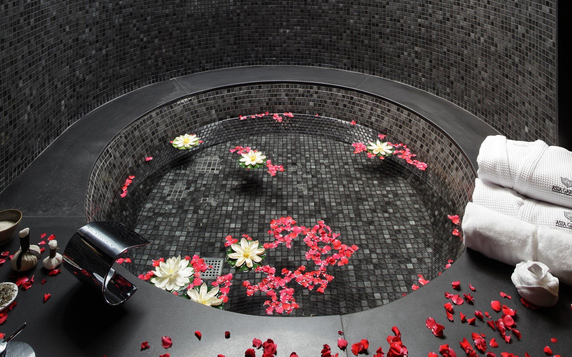 Asia Gardens Hotel & Thai Spa, A Royal Hideaway Hotel Finestrat Ngoại thất bức ảnh A spa at the Four Seasons Hotel, Hong Kong