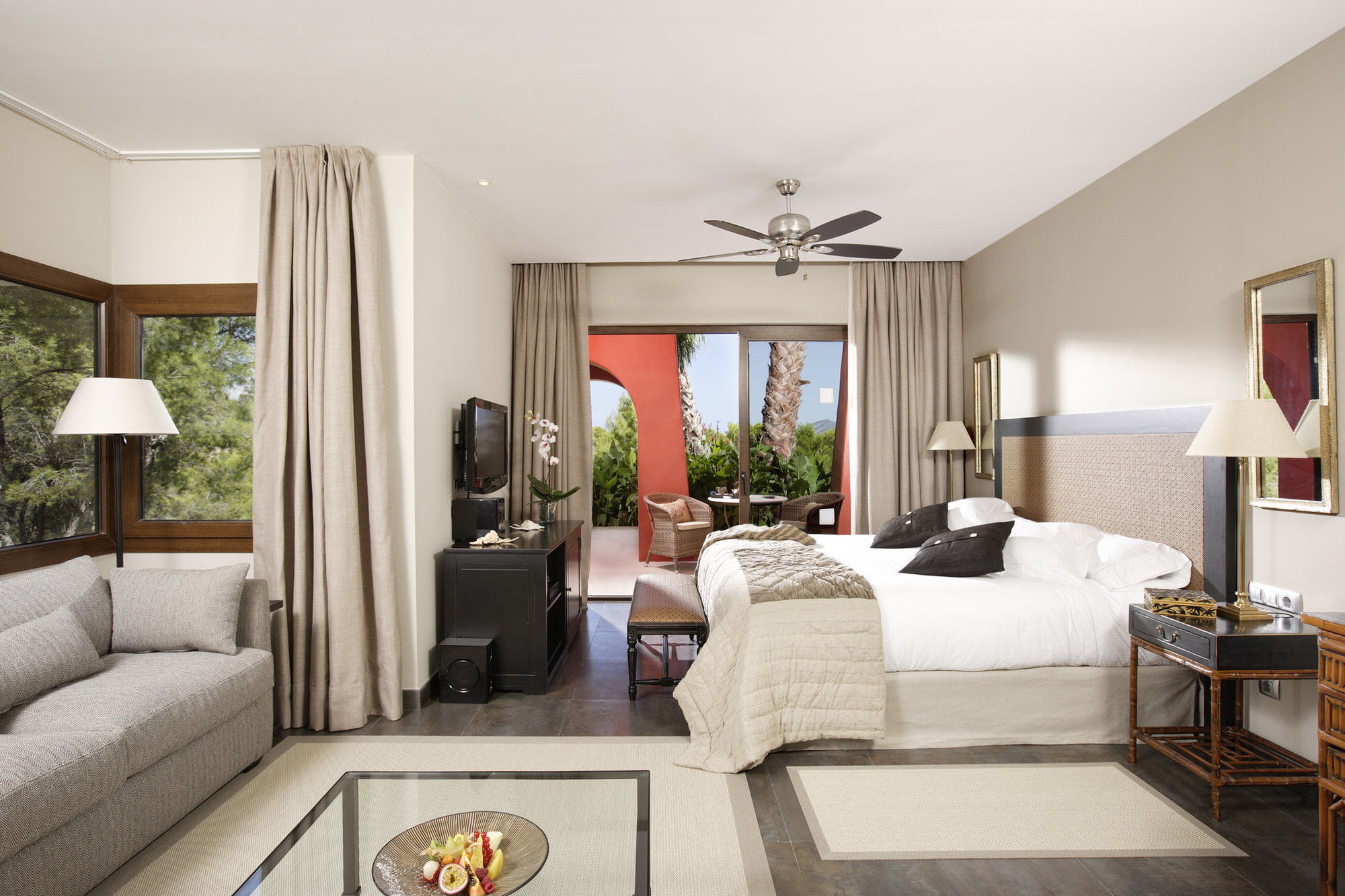 Asia Gardens Hotel & Thai Spa, A Royal Hideaway Hotel Finestrat Phòng bức ảnh A room at the hotel