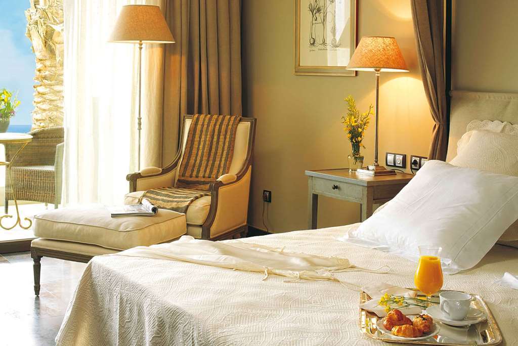 Asia Gardens Hotel & Thai Spa, A Royal Hideaway Hotel Finestrat Phòng bức ảnh A room at the hotel