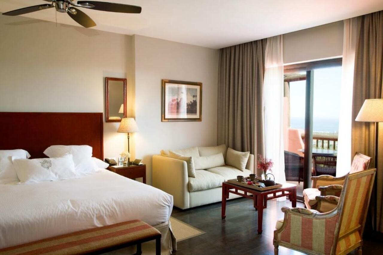 Asia Gardens Hotel & Thai Spa, A Royal Hideaway Hotel Finestrat Ngoại thất bức ảnh A room at the Four Seasons Hotel